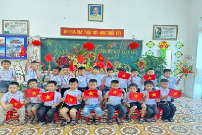 CÁC EM HỌC SINH TRƯỜNG TIỂU HỌC HẢI LỘC TƯNG BỪNG ĐÓN TẾT TRUNG THU